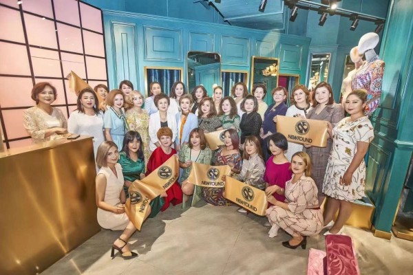 热烈祝贺乌鲁木齐纽方“东方优雅”主题店盛大开幕 祝开业大吉,生意兴隆