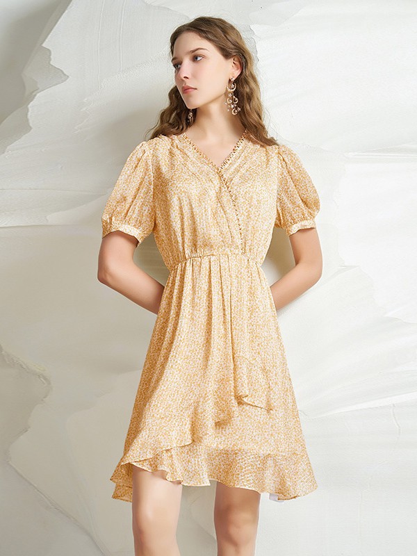 V领连衣裙适合什么人穿 什么款式更显瘦