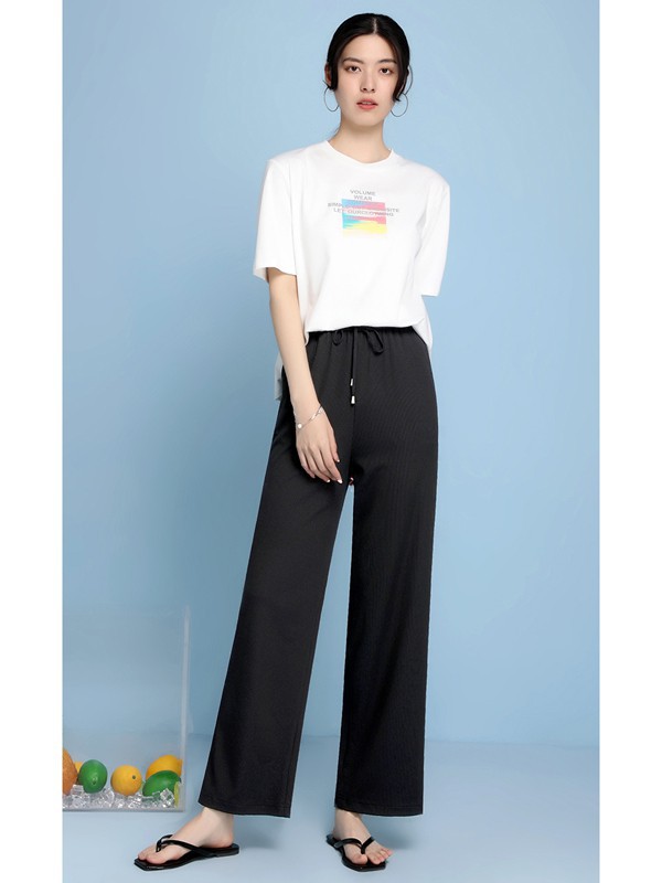 黑色阔腿裤适合搭配什么鞋子呢 什么颜色的上衣更好看