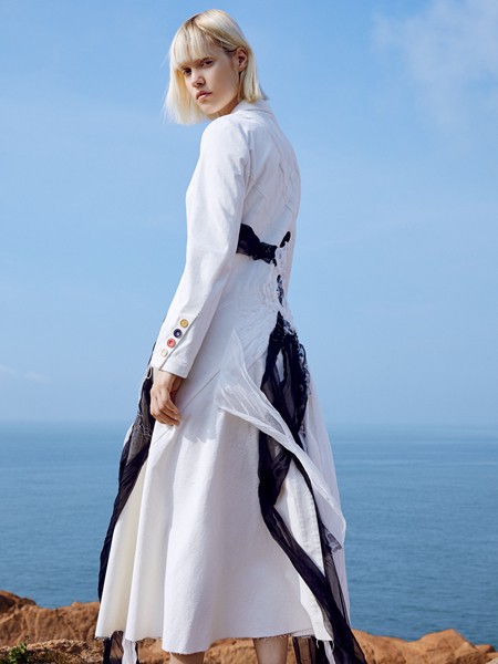 黑白连衣裙该如何搭配 适合搭配什么鞋子