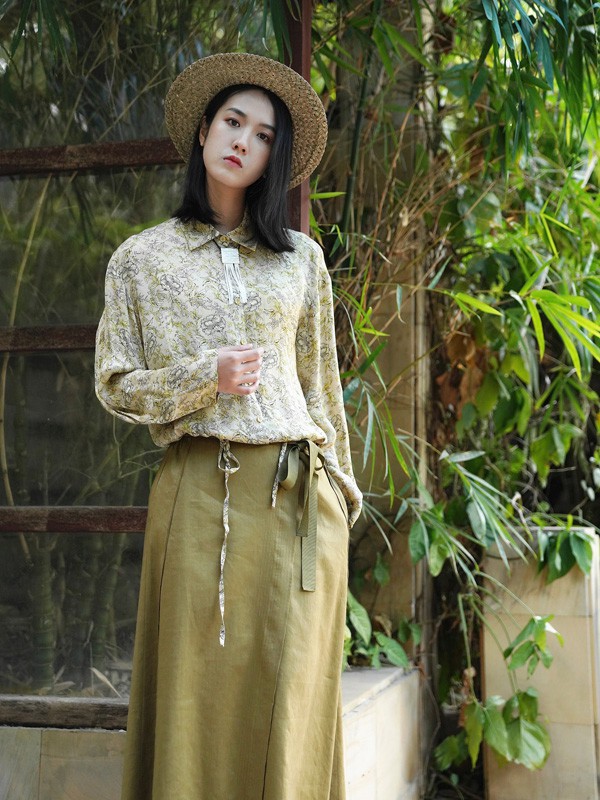 回归简洁朴素的生活 选择底色棉麻女装