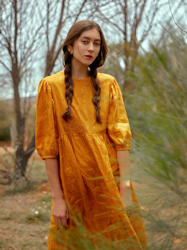 棉麻材质的衣服适合夏天吗?夏天穿什么颜色更显白?