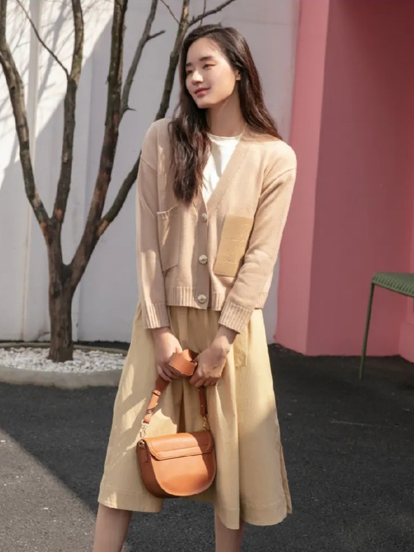 夏天半身裙适合搭配针织上衣吗 如何挑选