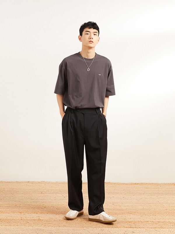 男生夏天宽松T恤怎么搭配 什么颜色更帅气