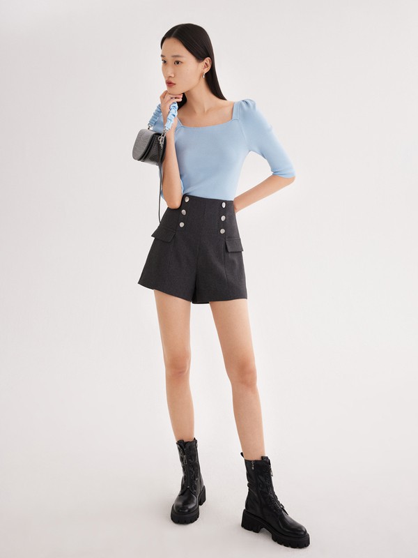 夏季短裤可以搭配什么颜色的上衣 蓝色上衣怎么样