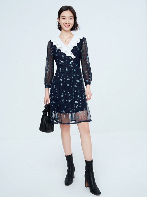 什么样的V领连衣裙好看 网纱印花还是纯黑色好看