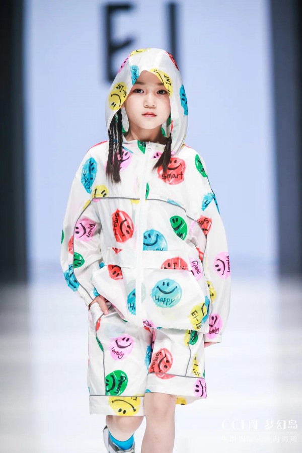 E.I一爱亲子时装 自由生长的艺术家