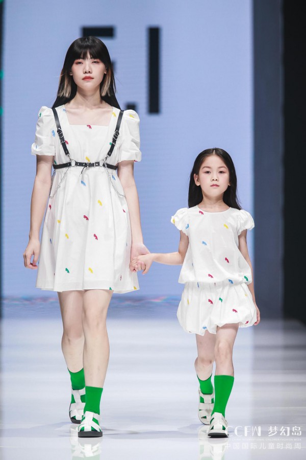 E.I一爱亲子时装 自由生长的艺术家