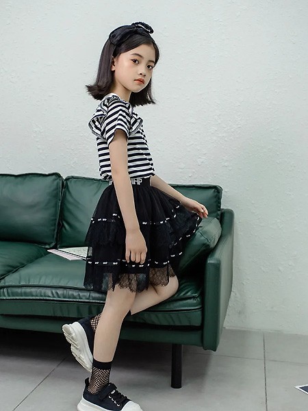 黑白配怎么穿更好看?适合搭配什么袜子更有型?