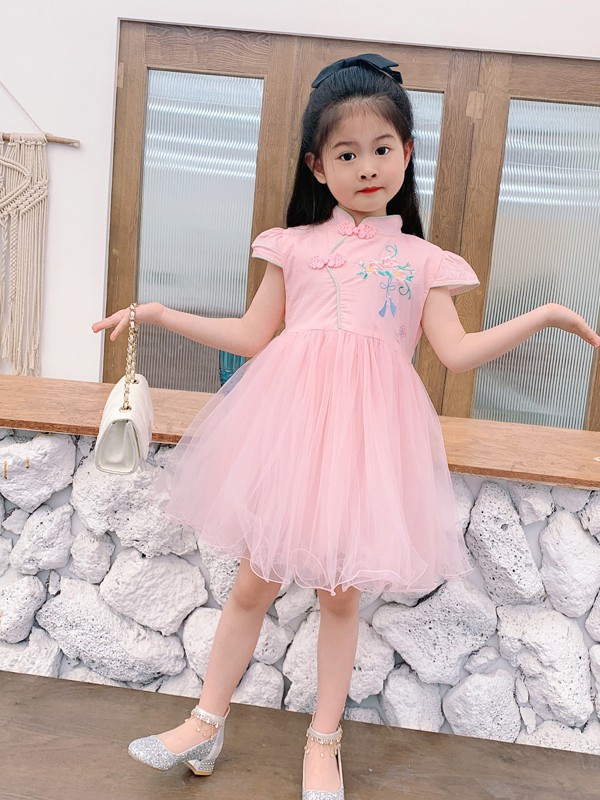 小孩子粉色连衣裙好看还是半身裙好看 怎么搭配