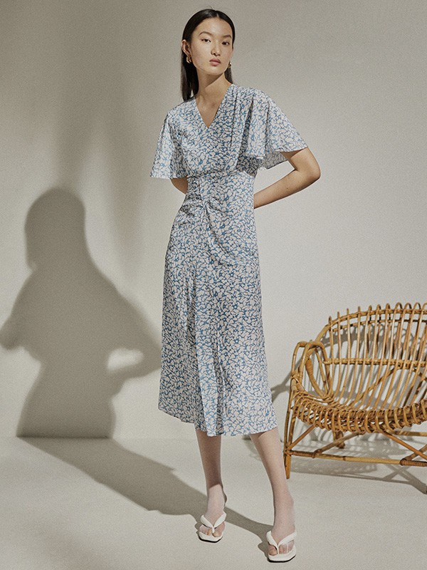 夏季穿衣显高技巧 短款T&拖地裤显高的好单品