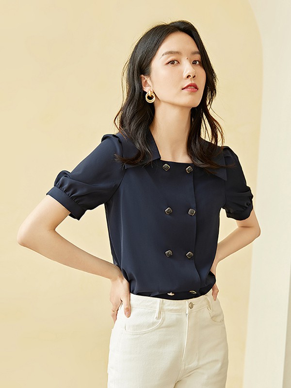 职场上如何穿得有气质?藏蓝色衬衫搭配什么裤子好看