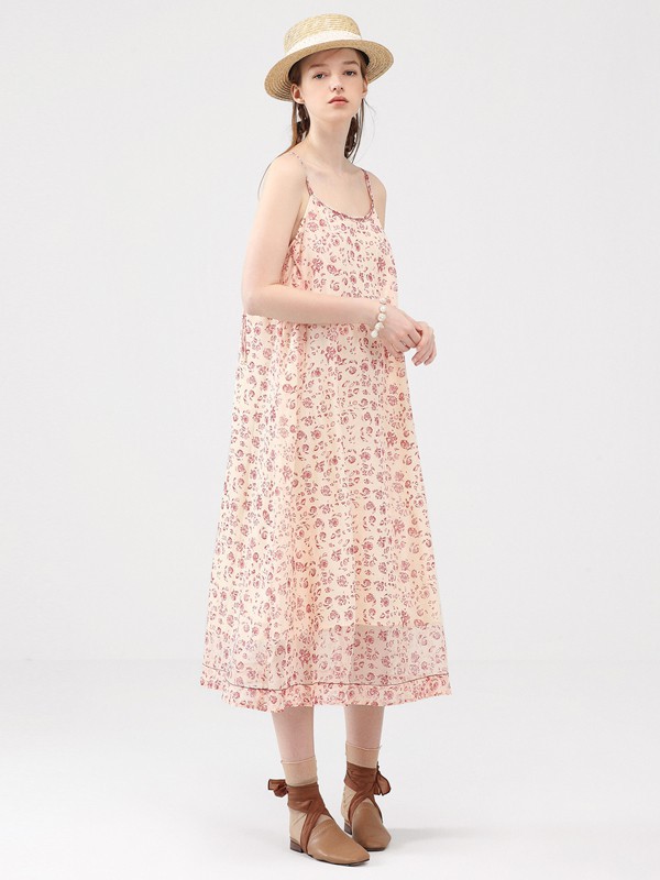 宽松吊带连衣裙怎么搭配 什么颜色更好看