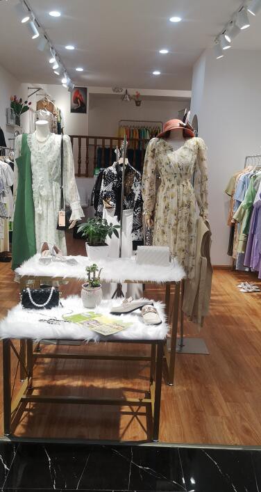 恭贺:云南曲靖韩女士与简诣女装成功签约合作,祝贺新店成功开业!