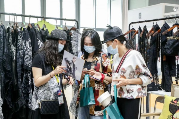 2021时尚深圳丨追光去!收好这份rundown不翻车