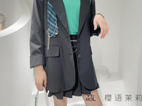 撞色又吸睛的“学院风”穿搭 | YYMOLI樱语茉莉