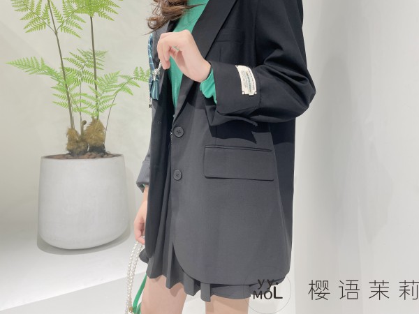撞色又吸睛的“学院风”穿搭 | YYMOLI樱语茉莉