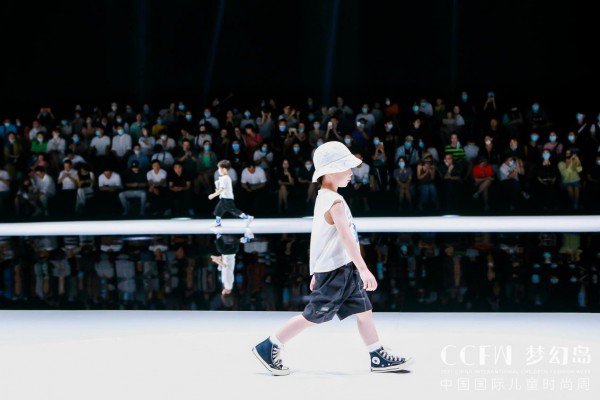 琦瑞德泽-德牌·夏焕变秋粹然ￜ瑞牌·夏澜秋御 2021CCFW中国国际儿童时尚周闭幕颁奖盛典