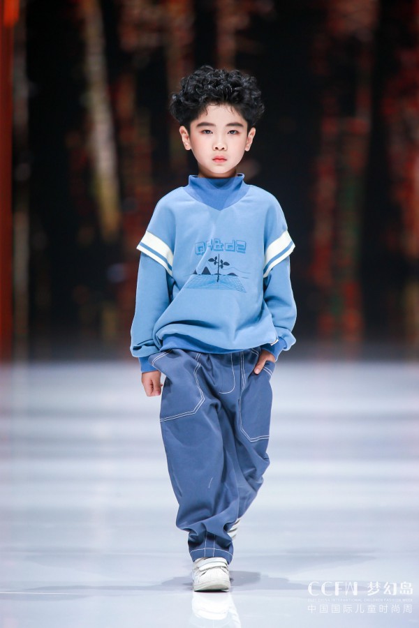 琦瑞德泽-德牌·夏焕变秋粹然ￜ瑞牌·夏澜秋御 2021CCFW中国国际儿童时尚周闭幕颁奖盛典