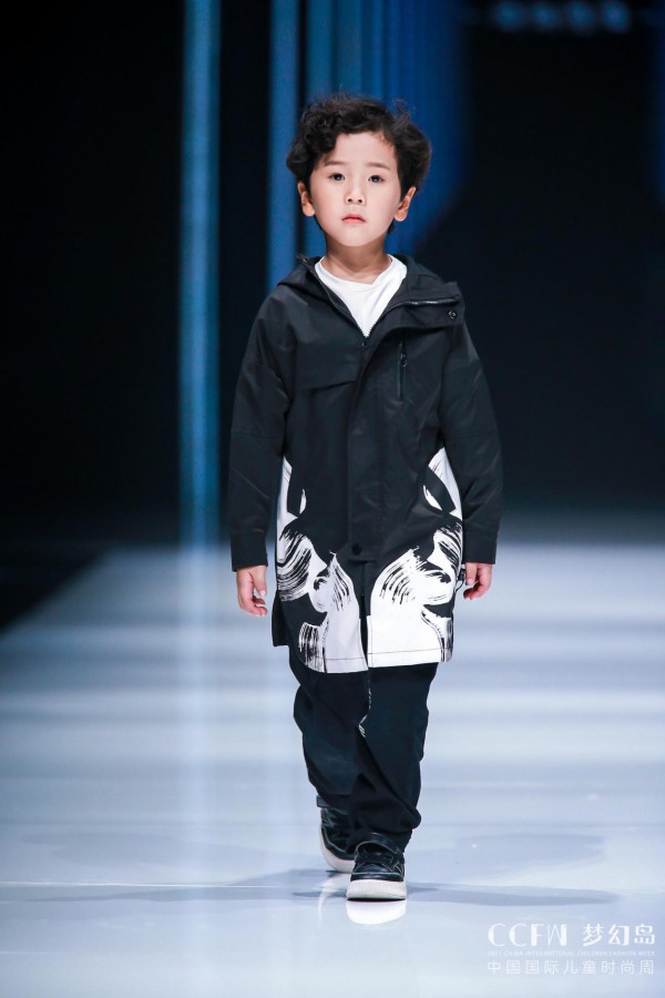 琦瑞德泽-德牌·夏焕变秋粹然ￜ瑞牌·夏澜秋御 2021CCFW中国国际儿童时尚周闭幕颁奖盛典