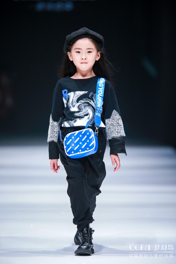 琦瑞德泽-德牌·夏焕变秋粹然ￜ瑞牌·夏澜秋御 2021CCFW中国国际儿童时尚周闭幕颁奖盛典