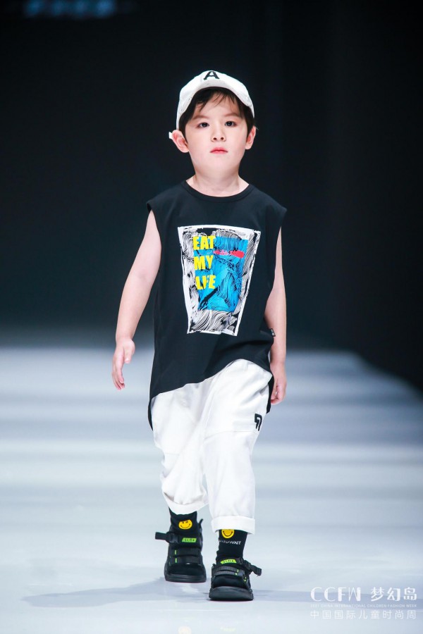 琦瑞德泽-德牌·夏焕变秋粹然ￜ瑞牌·夏澜秋御 2021CCFW中国国际儿童时尚周闭幕颁奖盛典