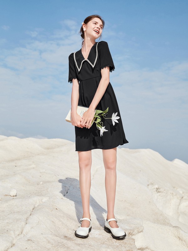 夏天穿什么裙子好看?经典小黑裙你值得入手