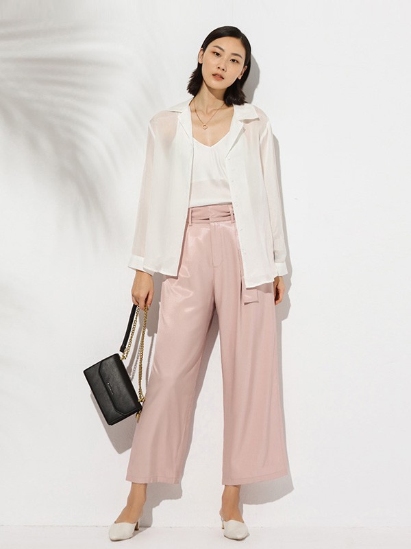 粉色西装裤搭配什么上衣好看?轻松简单的日常LOOK