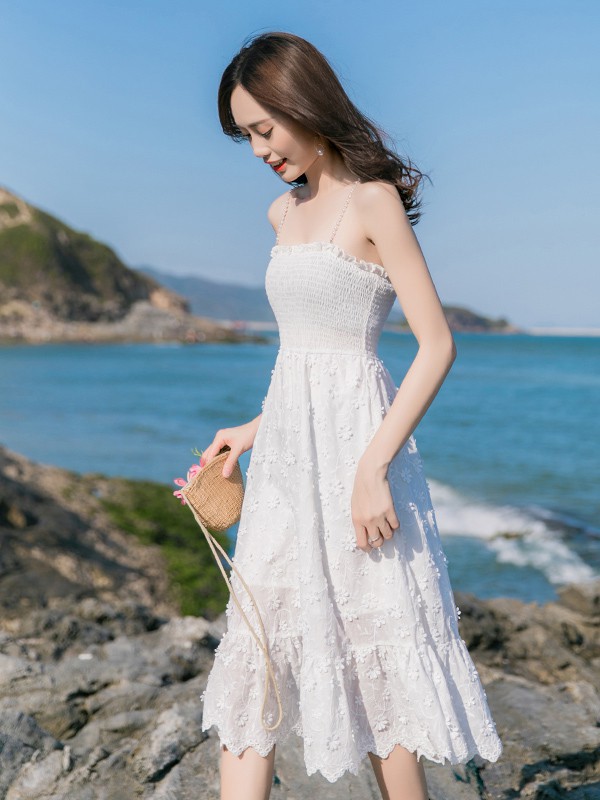 吊带连衣裙怎么挑选 印花好看还是纯色好看