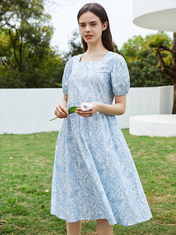 什么样的方领碎花连衣裙显瘦?适合什么人穿