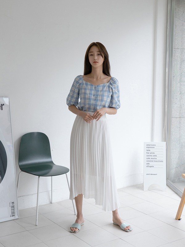 夏季方领上衣怎么挑选 适合搭配什么下装