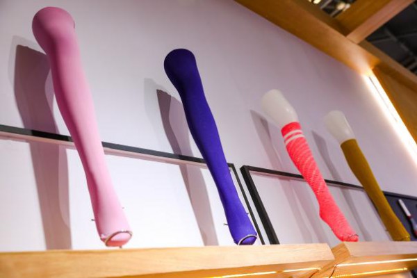 义乌丝袜品牌集中亮相2022上海袜交会 引领袜业细分市场发展