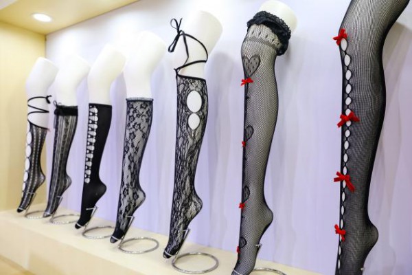 义乌丝袜品牌集中亮相2022上海袜交会 引领袜业细分市场发展