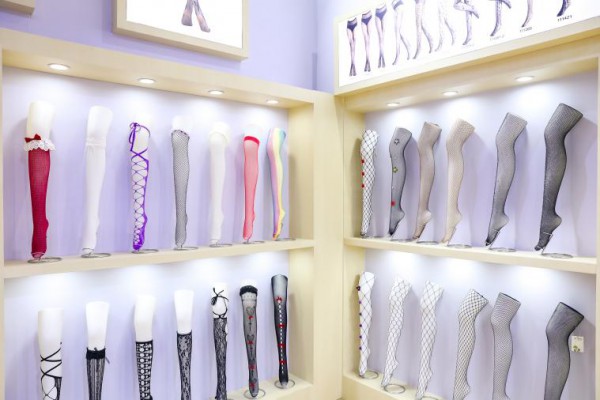 义乌丝袜品牌集中亮相2022上海袜交会 引领袜业细分市场发展