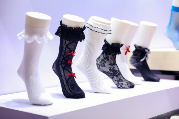义乌丝袜品牌集中亮相2022上海袜交会 引领袜业细分市场发展