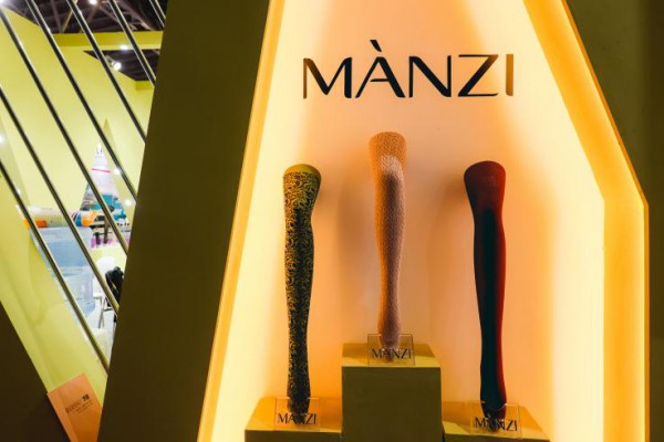 义乌丝袜品牌集中亮相2022上海袜交会 引领袜业细分市场发展