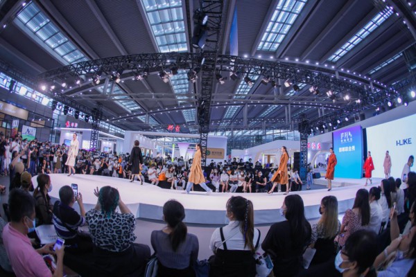 河北服装王牌阵容亮相 “2021时尚深圳”