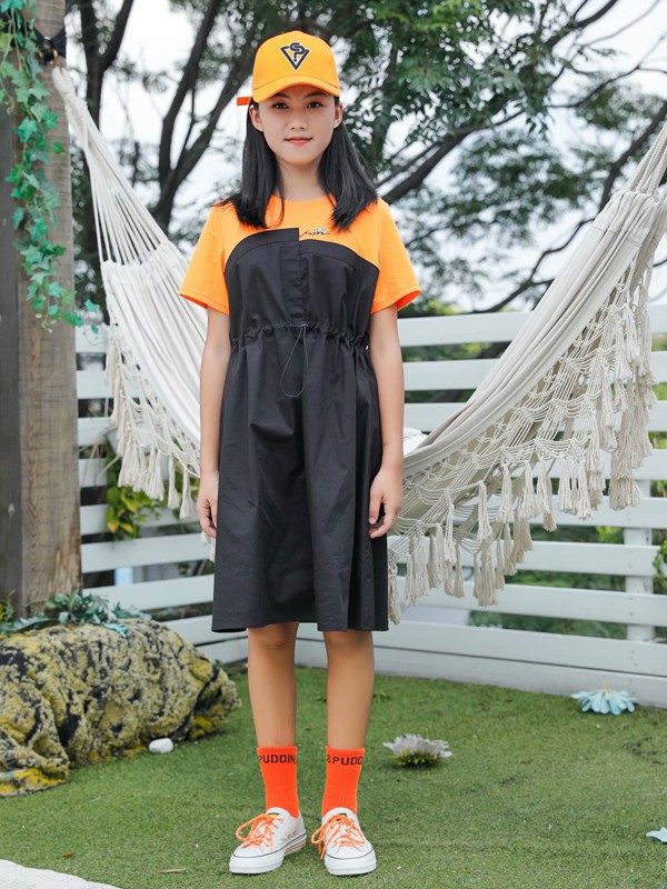 夏天12岁左右的小女生适合穿什么样的连衣裙呢