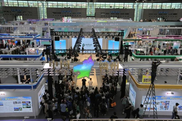 “五彩”赣州 闪耀时尚深圳