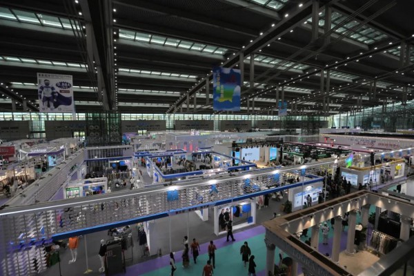 “五彩”赣州 闪耀时尚深圳