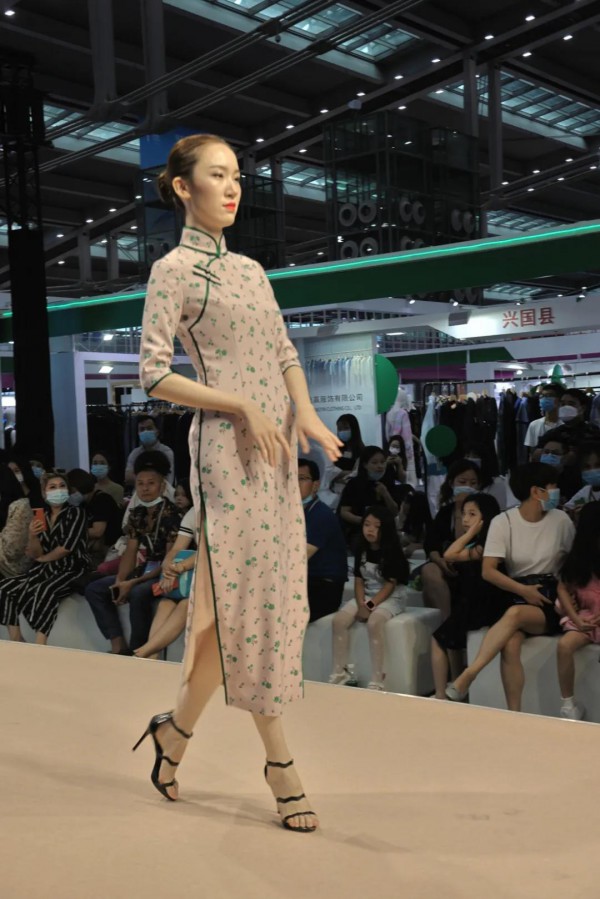 “五彩”赣州 闪耀时尚深圳