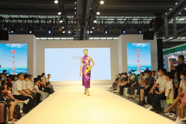 “五彩”赣州 闪耀时尚深圳