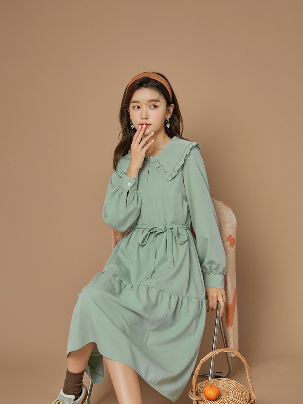 娃娃领连衣裙适合什么人穿 蓝色和绿色哪款更好看