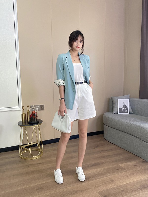 秋天穿什么颜色的西装好看?初入职场的女生西装要怎么挑选