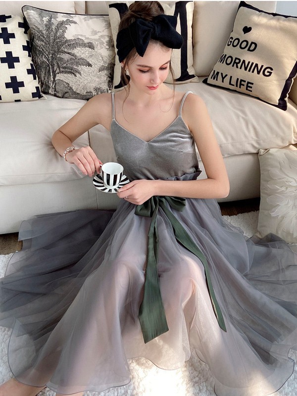 夏季怎么挑选吊带连衣裙 什么款式性感又时尚