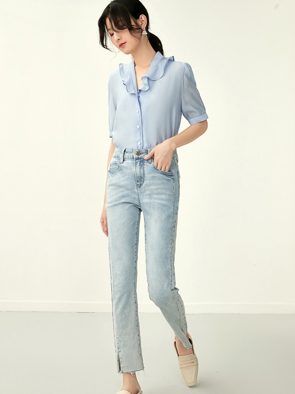 牛仔裤适合搭配什么上衣呢 适合夏季穿吗