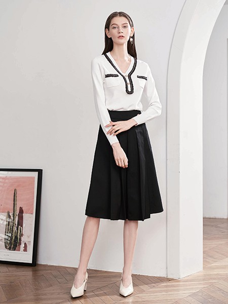 黑色半身裙搭配什么上衣好看?经典的黑色单品有哪些?