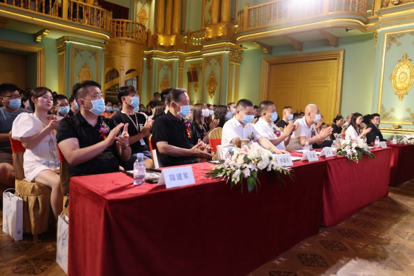 「羽你携手 绒领世界」,新锐平台——香都服装基地启动仪式圆满落幕