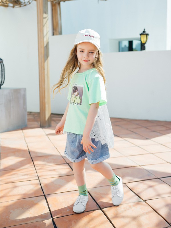 小女孩的T恤要怎么搭配? 背带裤搭配T恤好看吗