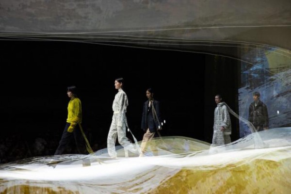 DAZZLE FASHION地素时尚2021秋冬时尚敦煌秀   跨界敦煌IP服饰与传统文化深度结合